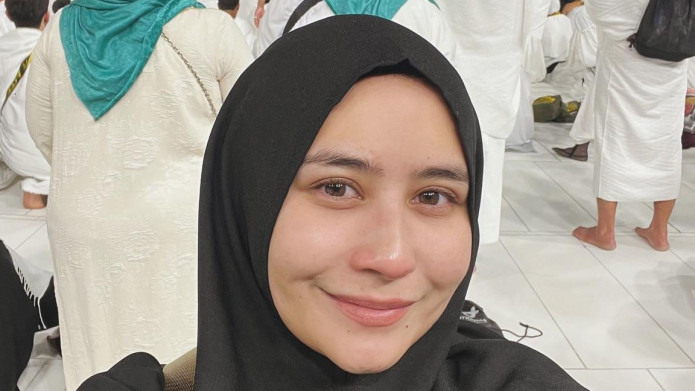 Selesai Ibadah Umrah, Prilly Latuconsina Tulis Pesan Menyentuh